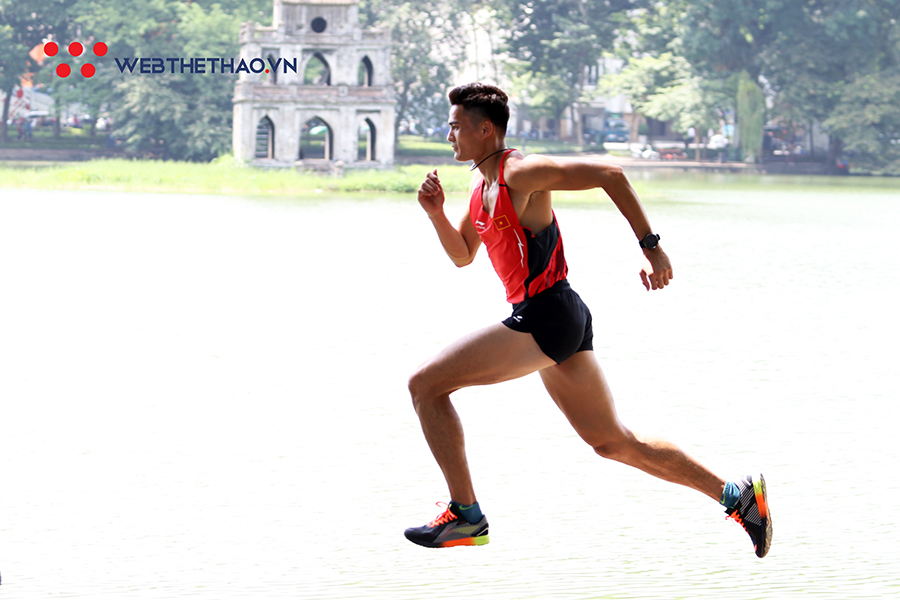 Ngắm cung đường đẹp lạ của VPBank Hanoi Marathon 2019 với soái ca Quách Công Lịch